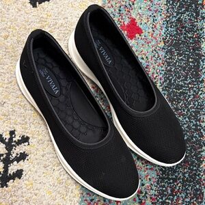 Vivaia Black Slip-On Knit Flats for Women